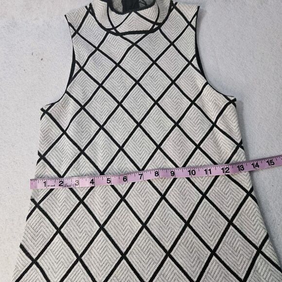 ROMEO & JULIET Sz Small Mock Neck Diamond Pattern Gray & Black Sleevless Sweater - Picture 5 of 7